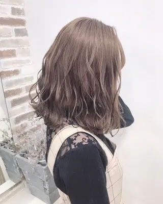 カラー マイカ 🤍のヘアスタイル