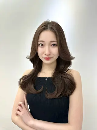 セミロング カラー 艶髪レイヤー顔周り グレージュ添田晃基のヘアスタイル