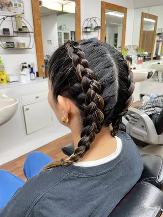 ミディアム ヘアアレンジ レオン所属・本橋 琴実のヘアスタイル