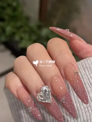 ネイル Hana  NAIL所属・新宿YISInail スカルプ専門店のネイルデザイン