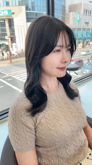 セミロング wil西宮レイヤー 西村徹のヘアスタイル