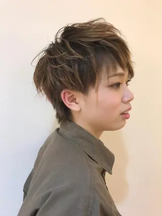 ショート カラー 湯浅 了一のヘアスタイル