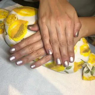 ネイル 伊東 彩花のヘアスタイル