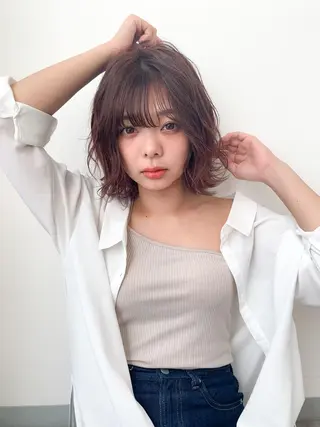 ミディアム 横山 菜摘のヘアスタイル