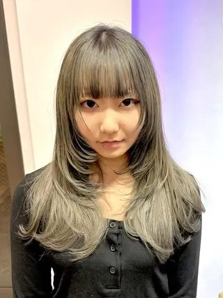 カラー 山名 璃湖のヘアスタイル