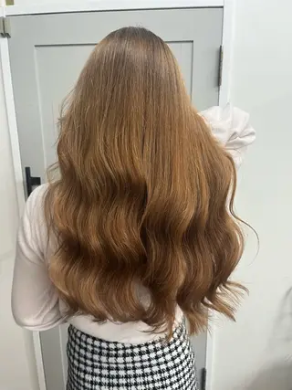 ロング アブアイ所属・🌈艶髪ハイトーン SENAのヘアスタイル