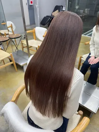 ロング カラー maina/透明感 ベージュ/ブラウンのヘアスタイル