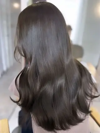 ロング カラー 島崎 穂乃香のヘアスタイル