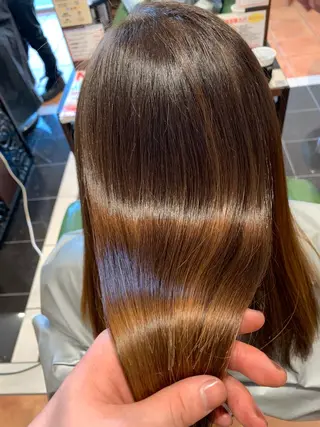 ミディアム カラーリスト菅澤 岳のヘアスタイル