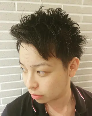 メンズ パーマ ブリーチ/ヘアケア/ 艶髪/イギチハルのヘアスタイル