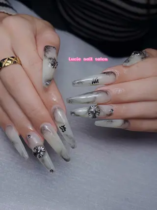 ネイル LUCIE NAIL SALON所属・NGUYEN THI THANHのネイルデザイン