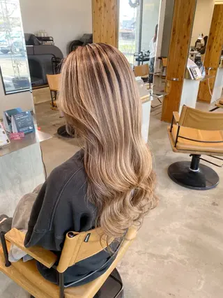 ロング カラー 透明感カラー 天羅のヘアスタイル