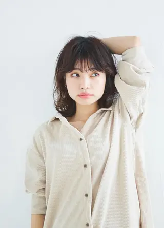 ミディアム カラー THE DAY所属・AKI HASHIMOTOのヘアスタイル