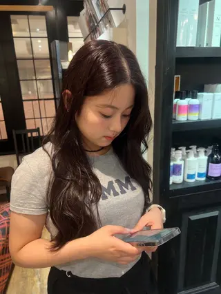 セミロング 魚谷 綾渚のヘアスタイル