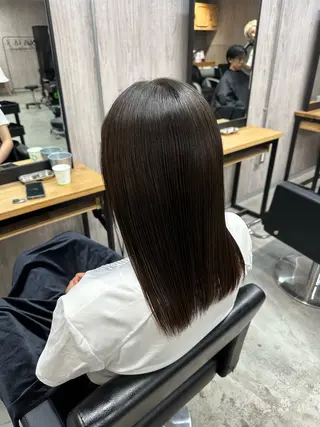 セミロング lafit 侑莉人のヘアスタイル