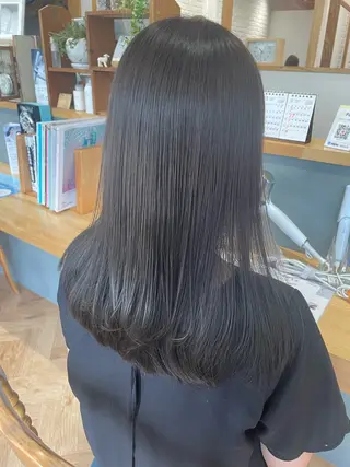 セミロング merc. 岡村優のヘアスタイル