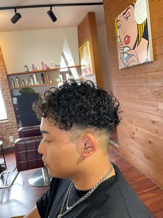 ショート パーマ メンズ 西岡 勇人のヘアスタイル