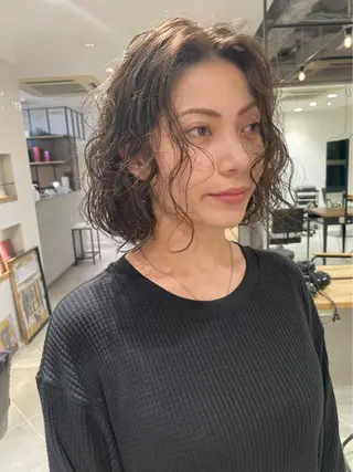 ショート カラー パーマ Loom.所属・村上雅人 ナチュラルモードのヘアスタイル