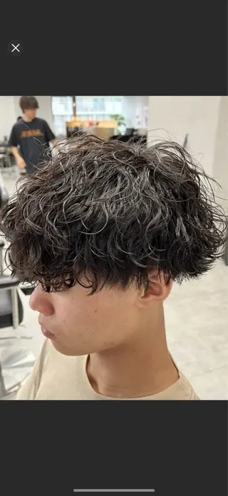 パーマ メンズ MEN‘S HAIR BLEACHi塩釜口所属・市原亮/塩釜口/ ツイスパ/波巻きのヘアスタイル