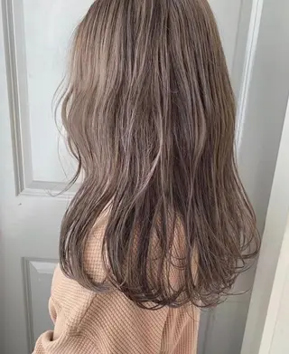 ロング カラー ヘアアレンジ ツガミ リナのヘアスタイル