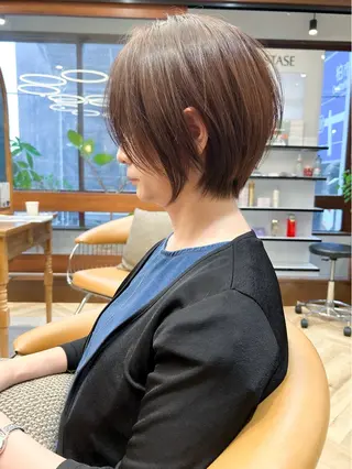 ショート ショート レイヤー ロンド　エメのヘアスタイル