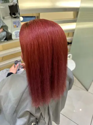 セミロング タイトボブ個性派カラ ーAKANEのヘアスタイル