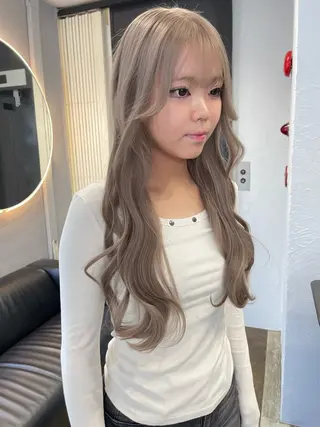 ロング カラー TATSUブリーチ/ ミルクティーベージュのヘアスタイル