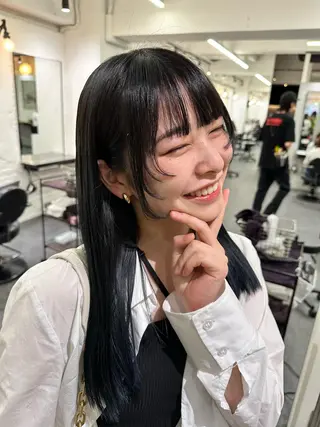 カラー 梅田ハイトーン チダ ヒナノのヘアスタイル