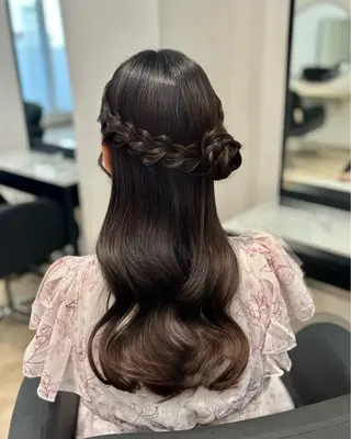 ロング ヘアアレンジ 𝒎𝒐𝒆🩰 名駅/ヘアメ/暖色♡のヘアスタイル