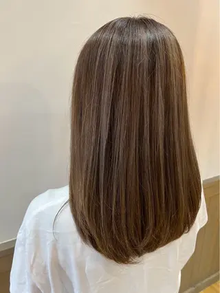 カラー 篠田 有沙のヘアスタイル