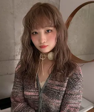 ロング カラー ニーナ/MONIQA /ハイトーンカラーのヘアスタイル