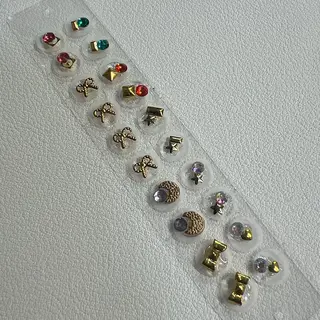 キャンアイドレッシー六本木店所属・MIKA／耳ツボ ／マグネットネイルのネイルデザイン