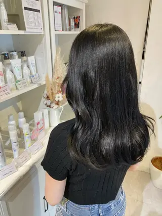 セミロング 山﨑 まなかのヘアスタイル