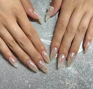 ネイル VIERU 🌈🎀💖のネイルデザイン