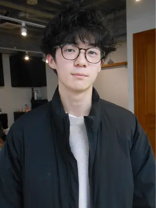 ミディアム パーマ メンズ グランジヘア 無造作ヘアHYUGAのヘアスタイル