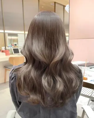 ロング カラー ヘアアレンジ Toiro所属・🤎小顔レイヤー /ベージュ🤎友香のヘアスタイル