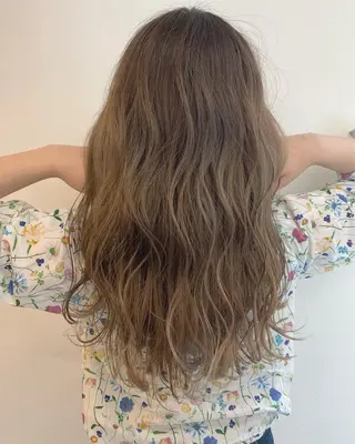 ロング 透明感/オリーブ/ グレージュ/YUKAのヘアスタイル