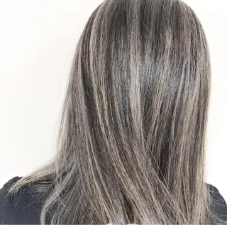セミロング ブリーチ/髪質改善 NYNY大久保のヘアスタイル