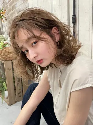 ミディアム ☃️顔周りレイヤー グレージュSHUTOのヘアスタイル