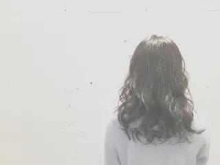 セミロング カラー てんま さやかのヘアスタイル