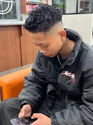 パーマ メンズ 豊崎 佑輔のヘアスタイル