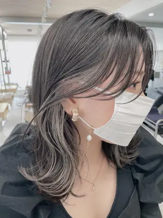 ミディアム カラー レイヤーカット 透明感カラーのヘアスタイル