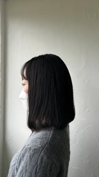 ミディアム カラー 松井 詩織のヘアスタイル