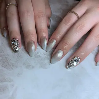 ネイル repos~ルポ~所属・里見 麗のネイルデザイン