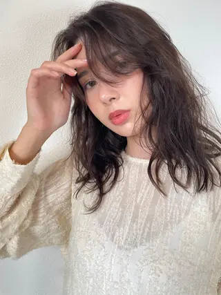 ミディアム カラー 🩰オリーブ/ ベージュ松本咲花🩰のヘアスタイル