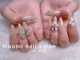 ミディアム Moomi nail salonのネイルデザイン
