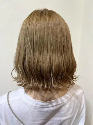 ミディアム カラー mana .のヘアスタイル