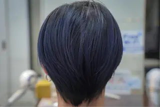 カラー 能登谷 泉稀のヘアスタイル