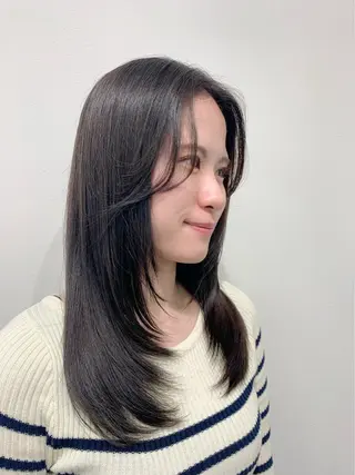 ロング Rina🪄 韓国風レイヤーcutのヘアスタイル