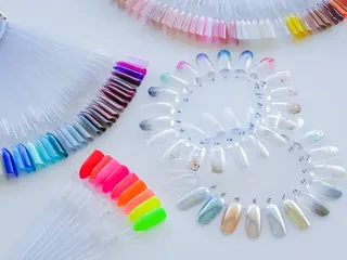 ネイル 鈴木 利奈のネイルデザイン